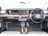 操作性に優れた運転席となります!小物入れや各ボタンの配置にこだわり、使いやすいです!座り心地もよく視認性も良好なのでロングドライブもお任せ下さい!