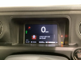 デジタル表示のスピードメーターとタコメーター、燃費やオドメーターなどの表示の他に、ホンダセンシング機能などの表示もできる多機能なマルチインフォメーション・ディスプレイです。