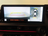 バック時の運転をサポートするバックガイドモニター&パノラミックビューモニター付き