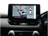 サイドクリアランスビュー表示中に、旋回時の運転操作に合わせて自動で車両を斜め後方から見たような映像を表示。