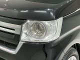 LEDヘッドライトは、点灯の瞬間から最大光量を発揮し、突然暗くなるトンネルなどでの安定感を高めます。