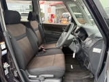 運転席シート廻りは使用感も少なく、良好な状態となっています。前オーナー様が丁寧に使っていたことがよくわかりますね。