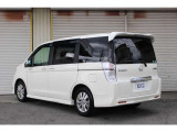 走行中に発生する車体のゆがみや微振動を減衰させる「パフォーマンスダンパー」をHondaのミニバンとして初めて採用。上質な乗り心地と安定性、優れた運動性能を感じられます。