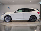 BMWではロングホイールベースの採用をしており、すべての車種に適用され、走行中の安定感の向上されております。また室内空間の広さにも貢献しております。