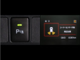 コーナーセンサーを装備。障害物までの距離に応じて警告音を変えてお知らせ。縦列駐車時や駐車場・車庫等での取り回しをサポートします。詳細は販売店スタッフまでお尋ね下さい。