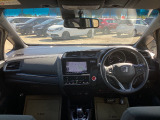 操作性・視認性に優れた機能的なレイアウトの運転席まわりです。