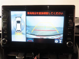 バック時の運転をサポートするバックガイドモニター&パノラミックビューモニター