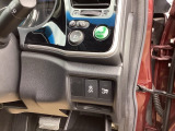 【eコンスイッチ】低燃費運転をサポートするECONモード。スイッチをONすると、エンジンやトランスミッション、A/Cなどを協調制御し、燃費の向上に貢献。エコドライブの効果を高めます。