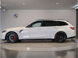 【拘りのFR】BMWが多く採用するFR車。ダイレクトでスポーティな加速感・シャープなハンドリングを実現。縦置きエンジンレイアウトにより、フラットで上質な乗り味です。