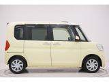 県内13店舗にて常時500台以上ダイハツ車を展示中です。見て、触って、納得のいく一台をぜひ見つけてください。