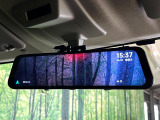 【デジタルインナーミラー】後席の大きな荷物や同乗者で後方が確認しづらい時でも安心!カメラが撮影した車両後方の映像をルームミラー内に表示。クリアな視界で状況の確認が可能です!