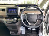 ドライブの必需品。見やすい・使いやすいHonda純正のメモリーナビを搭載しています。