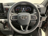 ステアリングから手を離さず、運転に集中したままオーディオ等の操作ができます。