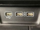【USBポート】USBポートも装備されています、スマートフォンの充電やオーディオに連携も可能です、今や欠かせない装備の一つです!