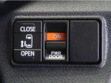 片側電動スライドドアのスイッチ付です。車内からもスイッチ一つで楽にドアの開閉が可能です。電動なので開閉時に力を使う必要がなく、半ドアになることもありません!