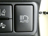 【オートマチックハイビームヘッドライト】ハイビーム走行時に対向車や前走車をカメラで認識して自動的にロービームにする機能が装備されています。※道路環境などによっては作動しない場合があります。