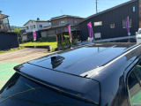 目立つキズ凹み等はありませんが、中古車という商品の特性ルーフには子キズや塗装しみがあります