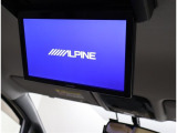 ロングドライブも退屈しらずの後席モニター装備です!