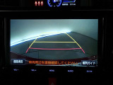 車庫入れの強い味方。後退時の死角をチェックするために便利です。