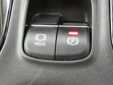 電動パーキングブレーキを搭載。スイッチ操作でパーキングブレーキを作動・解除することができるので操作の力が不要です。