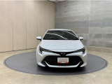 お車購入のポイントとなるフロントマスクです!シャープな目つきが印象的なデザインのヘッドランプです。