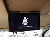 後席専用のモニターがあるので、DVDビデオなどを鑑賞しながらロングドライブを楽しむことが可能で、車内も退屈知らずですネ(^_-)-☆