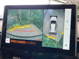 【パノラミックビューモニター】専用のカメラにより、上から見下ろしたような視点で360度クルマの周囲を確認することができます☆死角部分も確認しやすく、狭い場所での切り返しや駐車もスムーズに行えます。