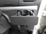 カップホルダーは運転席や助手席からちょうど手の届く位置です!!