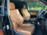 運転席シート廻りは使用感も少なく、良好な状態となっています。前オーナー様が丁寧に使っていたことがよくわかりますね。