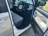中古車をお選びいただく際に気になる走行距離や修復歴などに加えてキズ・凹みの有無・状態や消耗品の交換、今までの整備状況が &ldquo;ダイハツ認定中古車カルテ&rdquo;でわかります。