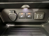 冬場に嬉しい運転席、助手席シートヒーター付きでポカポカ