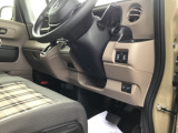 スライドドアの操作が手元でできます。ETC付ですので高速道路の料金所もスムーズです。