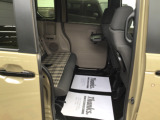 後席もゆったり乗車していただけます。