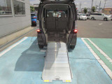 シーンに合わせたシートアレンジで、車椅子も積むことが出来ます!