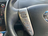 運転中も視線を外さずチャンネルやボリューム調整可能、安心便利なステアリングスイッチ付き!