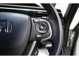 Hondaセンシングの機能のひとつ、アダプティブクルーズコントロール付!アクセルから足を離しても設定したスピードと前車との車間を保ち走行してくれます!車線維持もアシスト☆高速道路で疲労軽減ですね☆