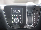 オートエアコンなので車内の温度が自動で簡単に調整できます!