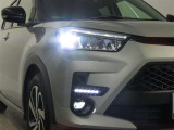 高輝度で点灯速度が速く、しかも消費電力の少ないLEDヘッドライトが装備されています!LEDの明るい光が走行中の視界の確保をサポートして、夜のドライブがより楽しく安全に運転できます♪