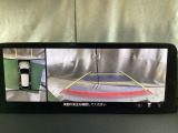 狭い場所での駐車やすれ違いなどでより的確な運転操作に役立つ360&deg;ビューモニターが装備されています。