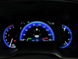 運転に役立つ情報を分かりやすく表示するマルチインフォメーションディスプレイを中央に配したとても見やすいメーター