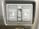 【両側パワースライドドア】スマートキーや運転席のスイッチで後席両側スライドドアの開閉が可能♪電動だから力を入れてドアを開ける必要が無く、小さなお子様でも簡単に開け閉めでき快適です♪
