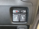 リアドアは乗り降りに便利な両側電動スライドドアです。また運転席に座っていながらスイッチ操作で自在にスライドドアを開け閉めできます。