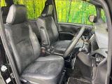 運転席シート廻りは使用感も少なく、良好な状態となっています。前オーナー様が丁寧に使っていたことがよくわかりますね。