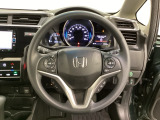 ハンドルにHondaセンシング系のクルーズコントロールやレーンキープアシストなどのスイッチと、オーディオの操作スイッチが装備されています。ハンドルから手を離さず安全に操作できます。