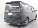 バックカメラが付いているので後方確認が非常にしやすいです。今や運転初心者も熟練者も必須装備!ついていて損はないですね♪