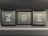 【両側パワースライドドア】スマートキーや運転席のスイッチで後席両側スライドドアの開閉が可能♪電動だから力を入れてドアを開ける必要が無く、小さなお子様でも簡単に開け閉めでき快適です♪