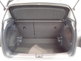 荷室は荷物を隠せるトノカバー付!充分な荷室の広さです!