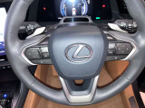オーディオや運転支援機能などを手元で操作できるステアリングスイッチ。操作時の視線移動が少なく、安全にも貢献します。