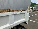 助手席側アオリ後方に傷、錆があります。