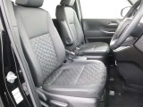 乗り降りしやすい運転席助手席
